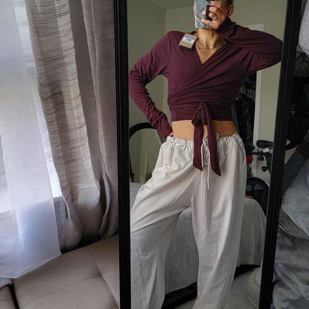 NWT NIKE long sleeve wrap around training top in burgundy